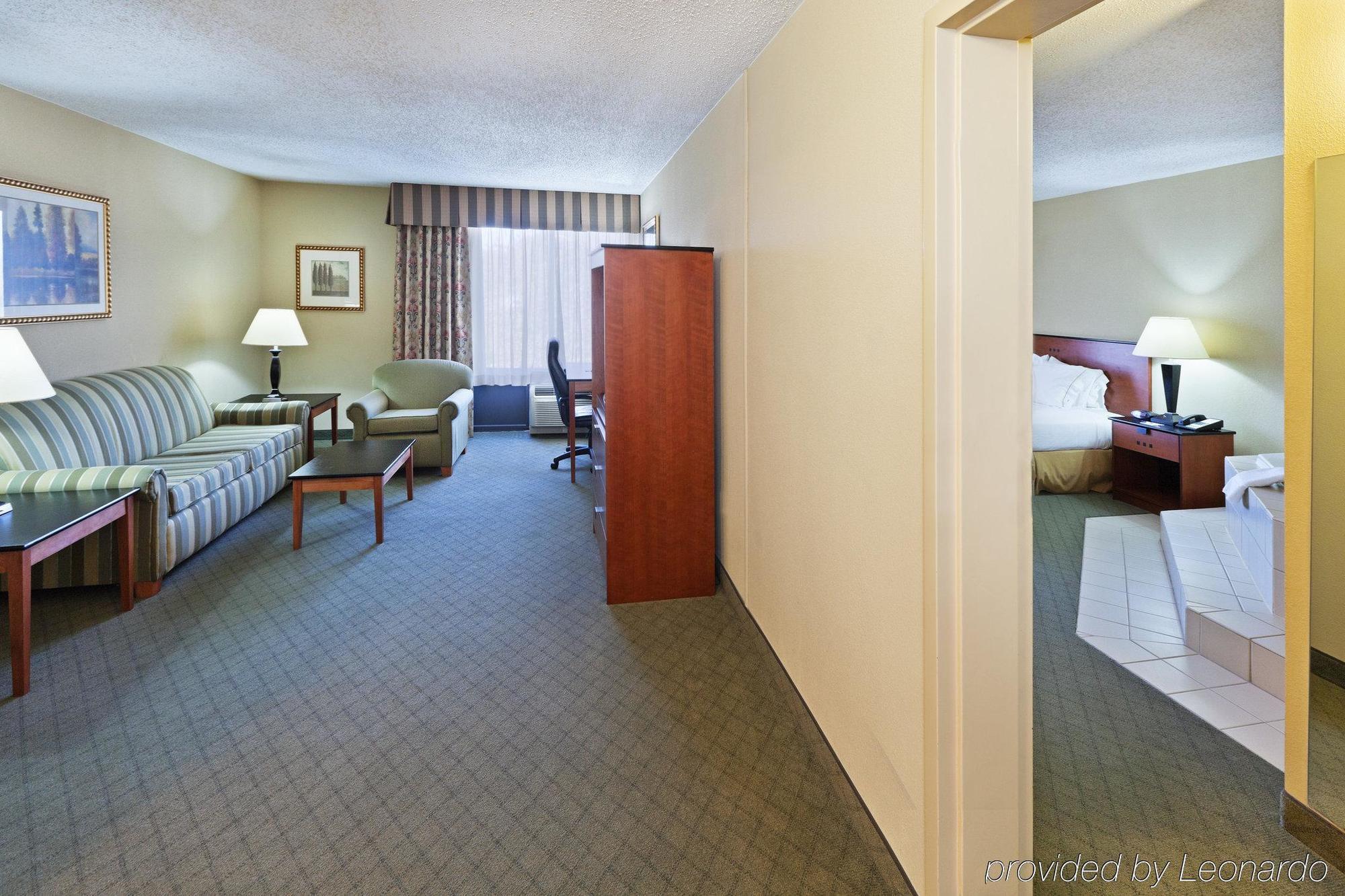Comfort Inn & Suites Plano East Room photo
