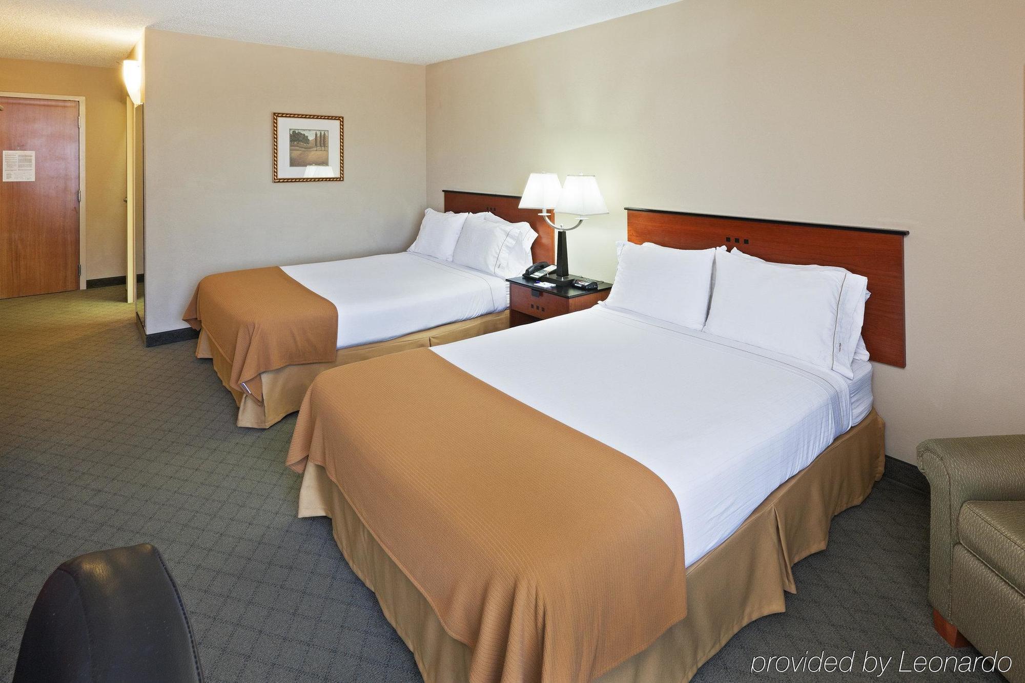 Comfort Inn & Suites Plano East Room photo