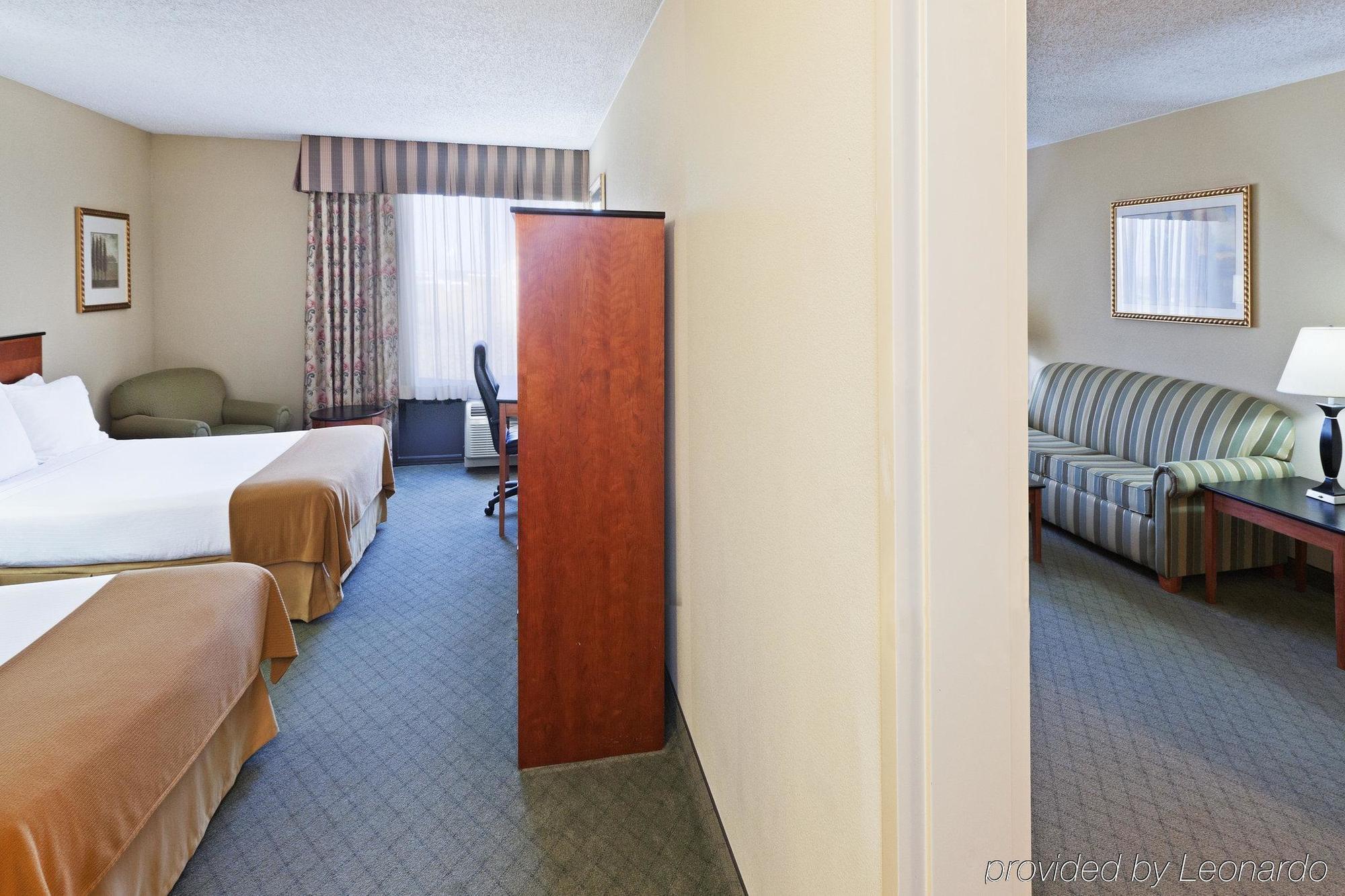 Comfort Inn & Suites Plano East Room photo