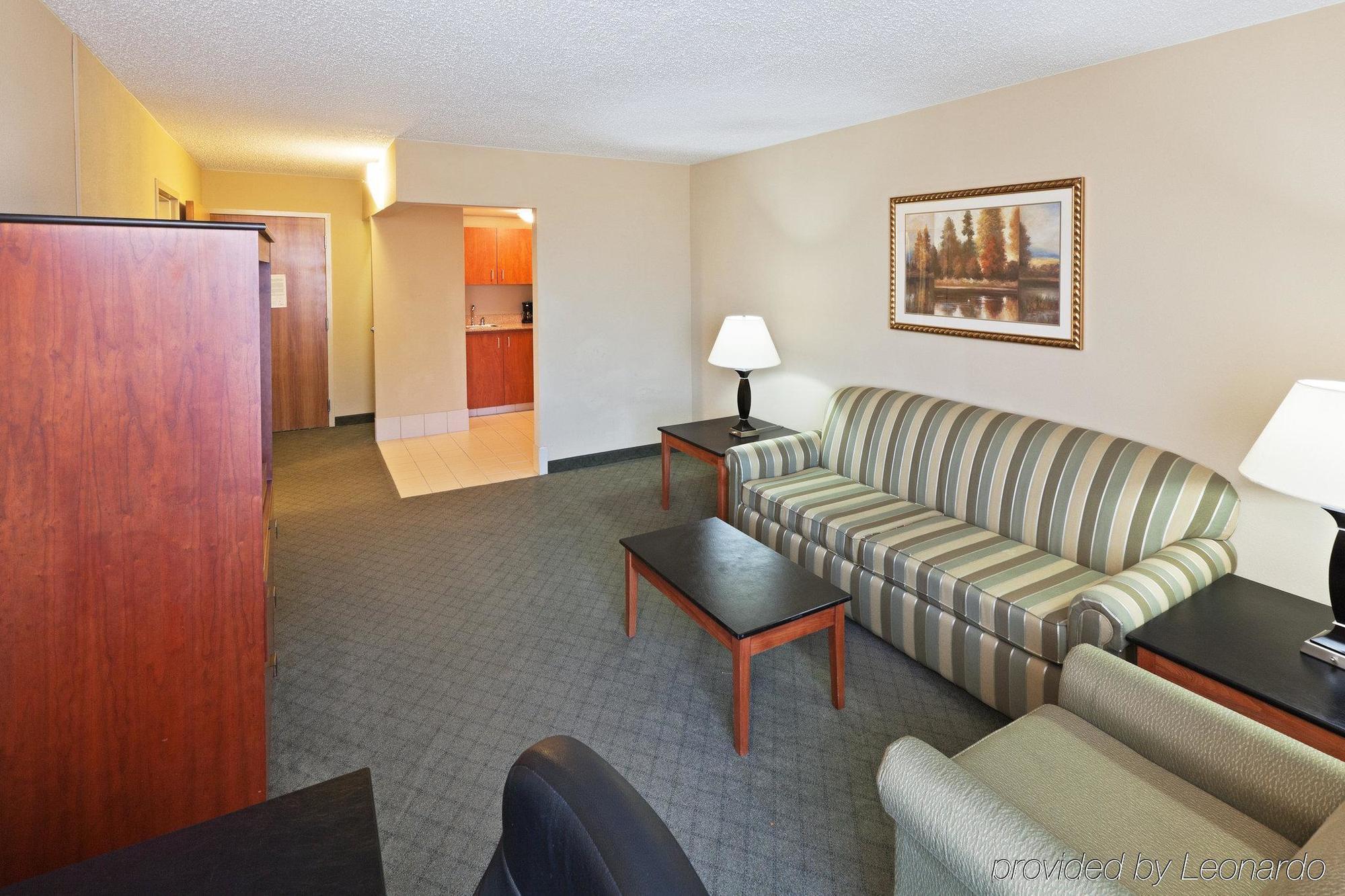 Comfort Inn & Suites Plano East Room photo