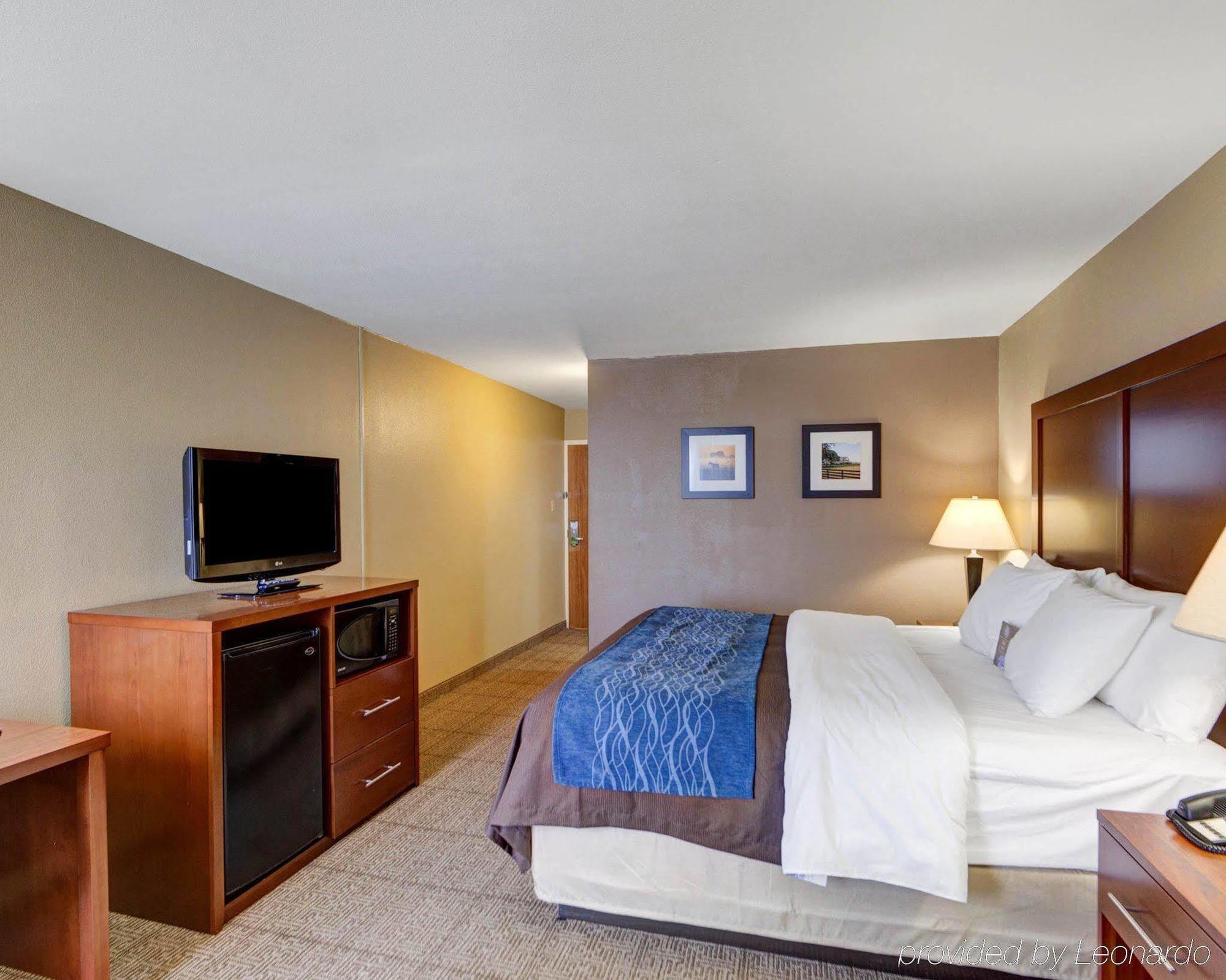 Comfort Inn & Suites Plano East Exterior photo