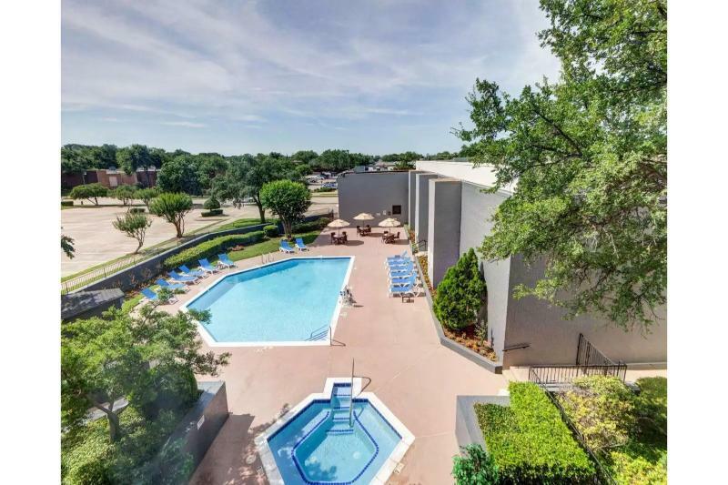 Comfort Inn & Suites Plano East Exterior photo
