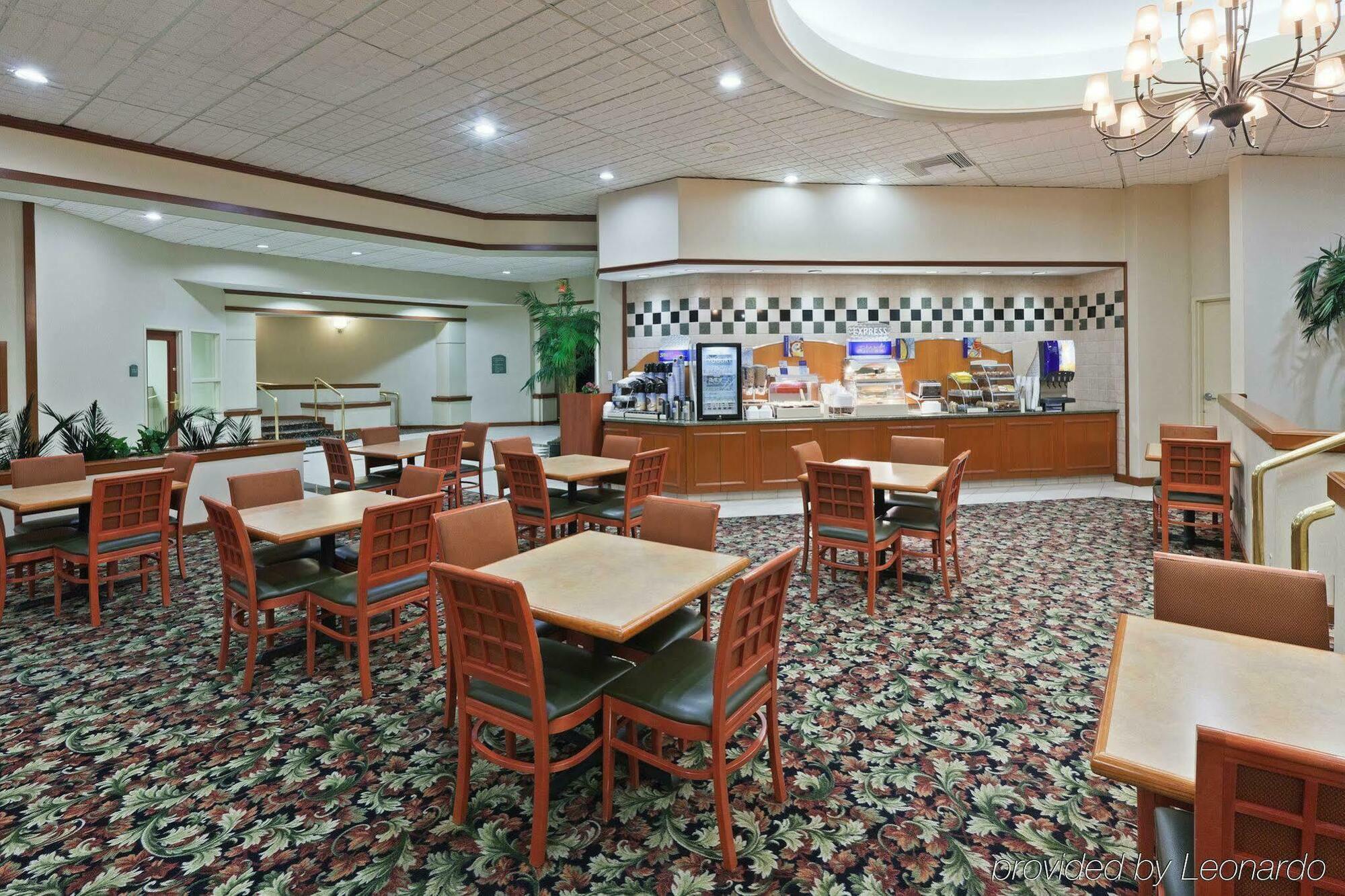 Comfort Inn & Suites Plano East Restaurant photo
