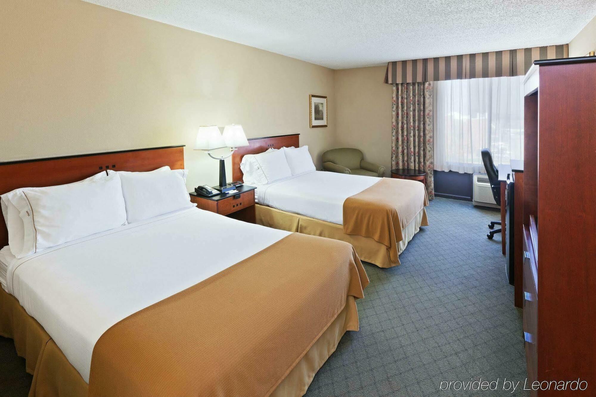 Comfort Inn & Suites Plano East Room photo